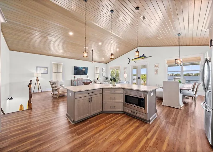 His And Hers By Youngs Suncoast Holiday home