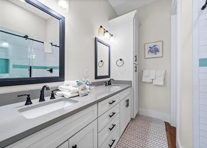 His And Hers By Youngs Suncoast Holiday home