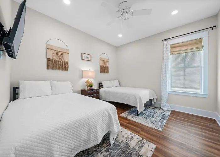 His And Hers By Youngs Suncoast Holiday home