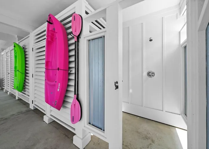 His And Hers By Youngs Suncoast Holiday home